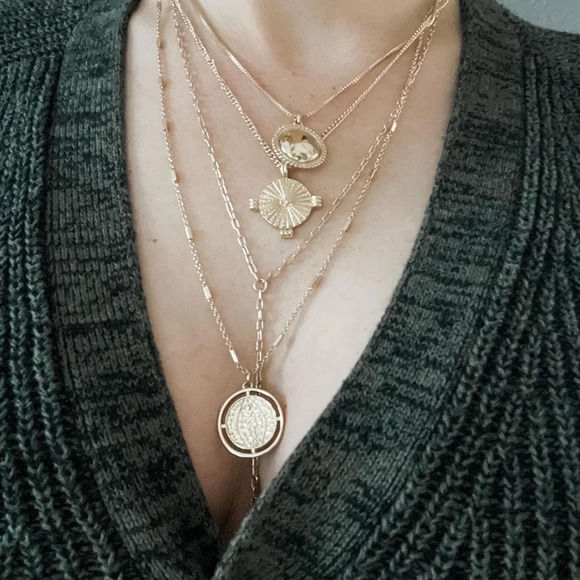 Express layered gold coin necklace - Picture 5 of 14